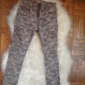 Grey camuflage print pants